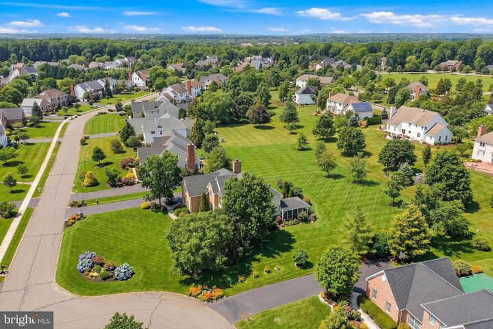 Property Photo:  14 Barnyard Court  NJ 08536 