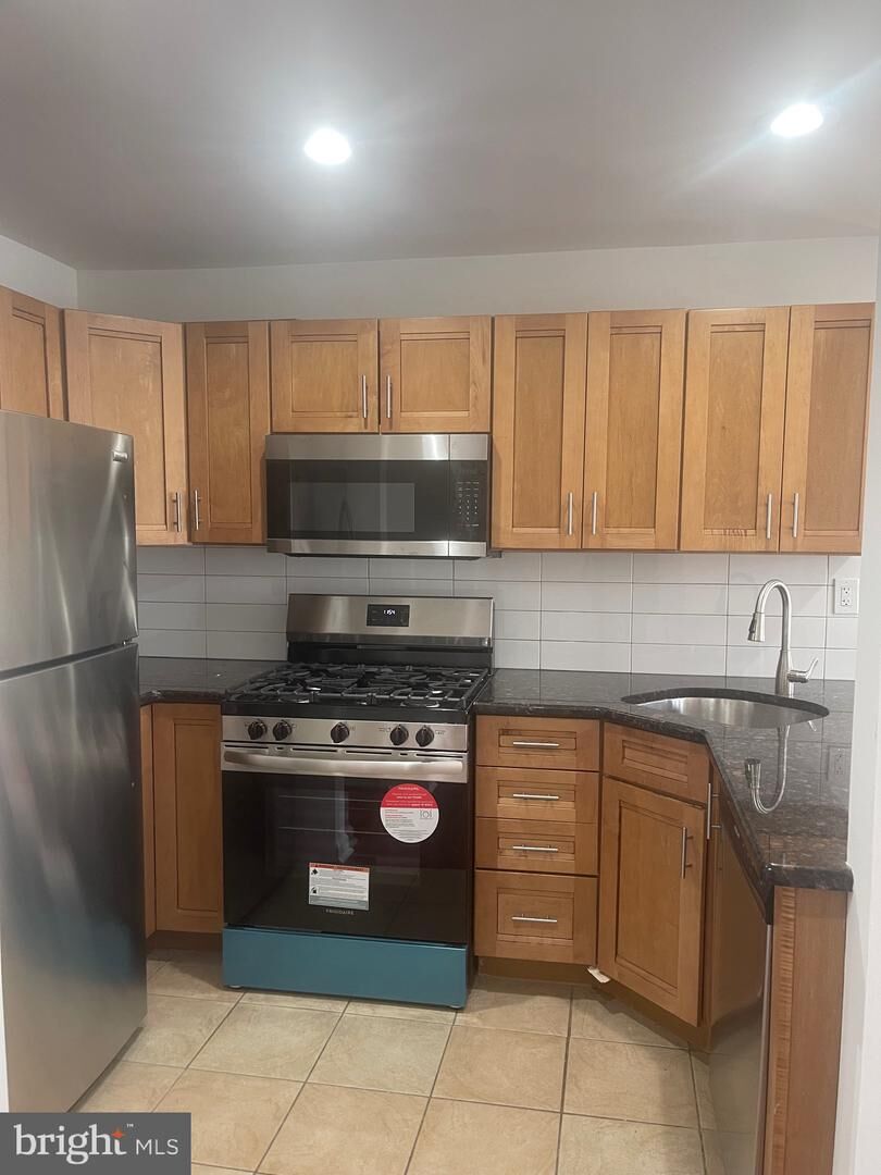 Property Photo:  
