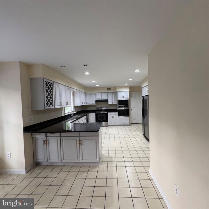 Property Photo:  3502 Holly Road  VA 22003 