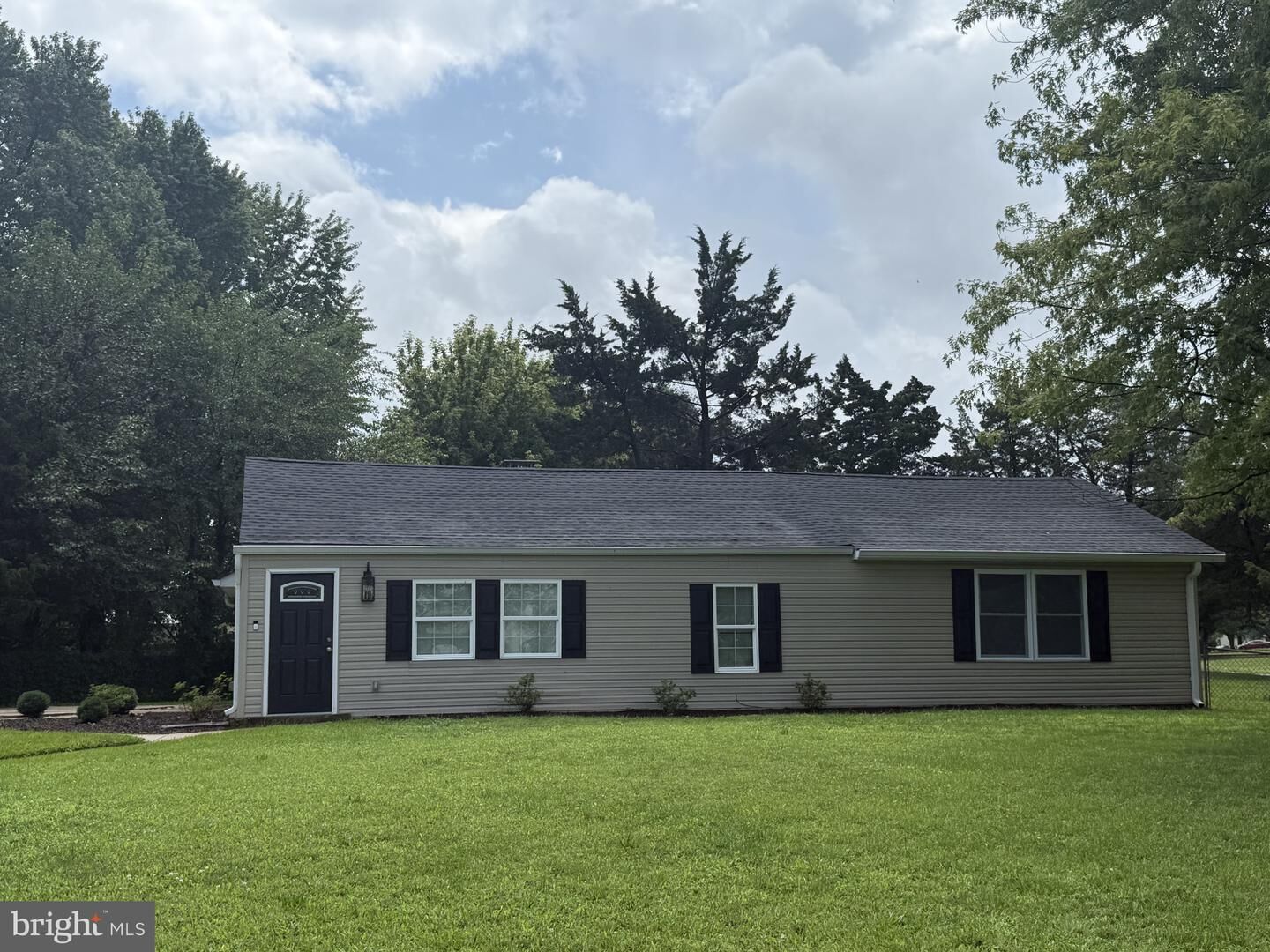 Property Photo: 2022 Horsepond Road DE 19901