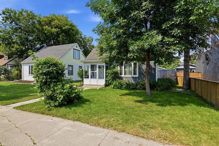 Property Photo:  695 Ebby Avenue  MB R3M 2G9 