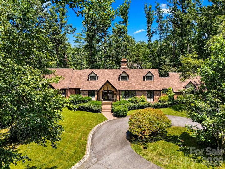 Property Photo:  122 Stuyvesant Road  NC 28803 