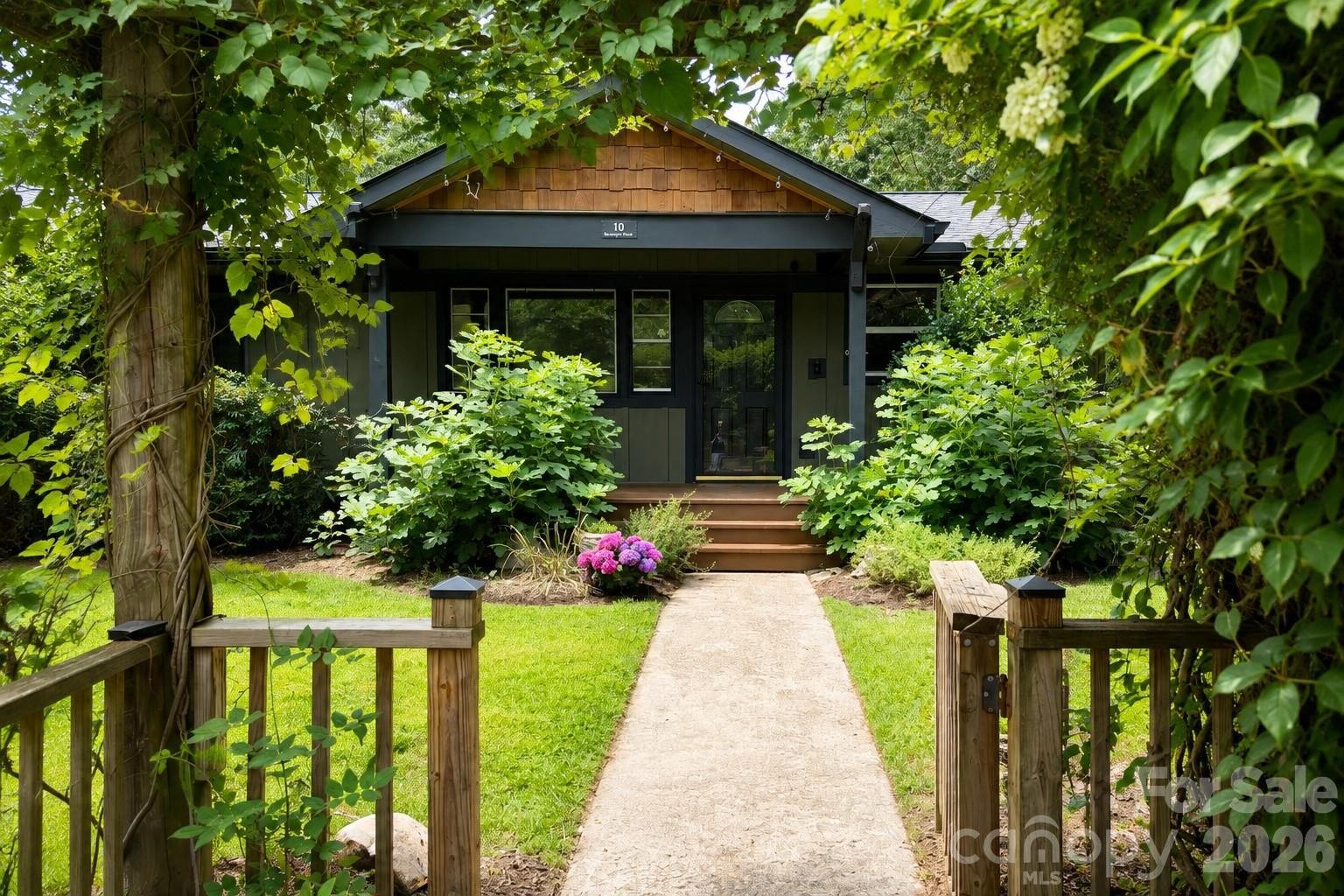 Property Photo:  10 Davenport Place  NC 28806 