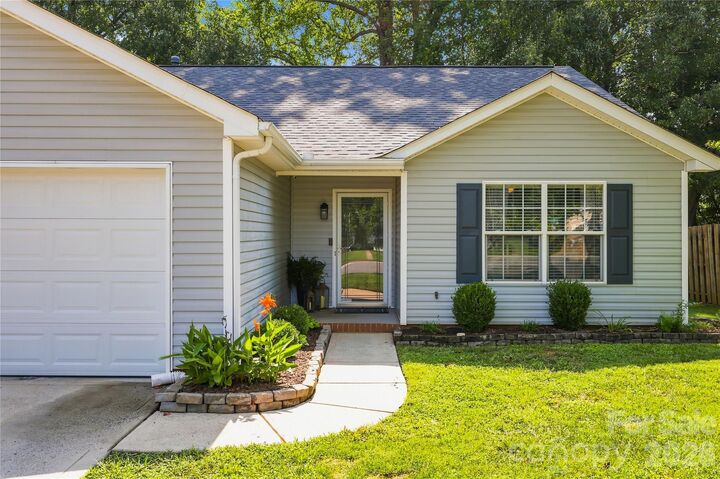 Property Photo:  512 River View Drive  NC 28098 
