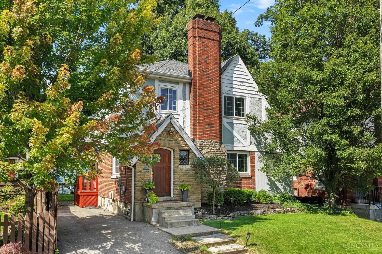 Property Photo:  3410 Oakview Place  OH 45209 