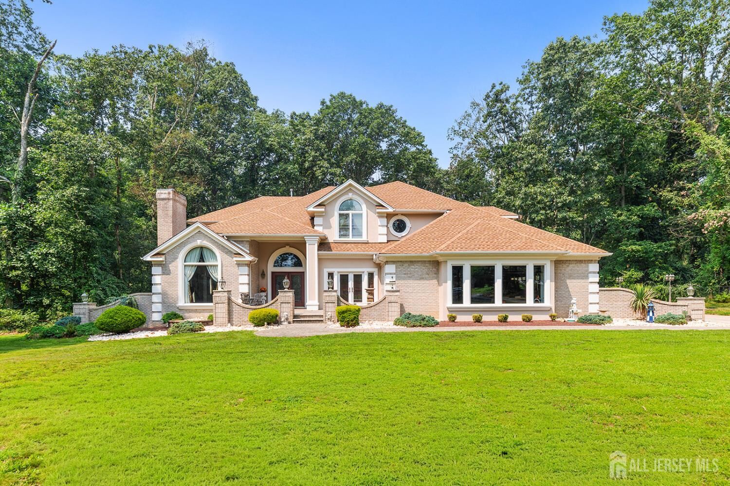 Property Photo:  
