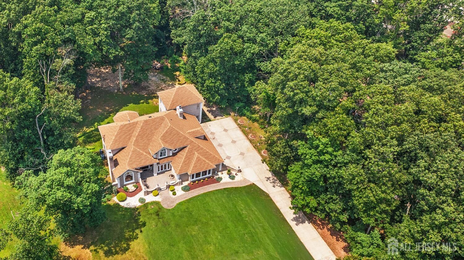 Property Photo:  