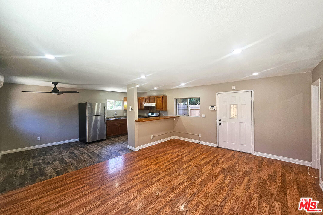 Property Photo:  6946 1/2 Jellico Ave  CA 91406 