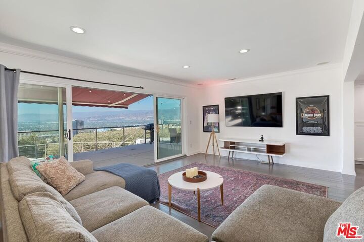 Property Photo: 3201 Bonnie Hill Dr CA 90068