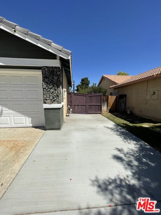 Property Photo:  2611 Gemstone Ave  CA 93551 