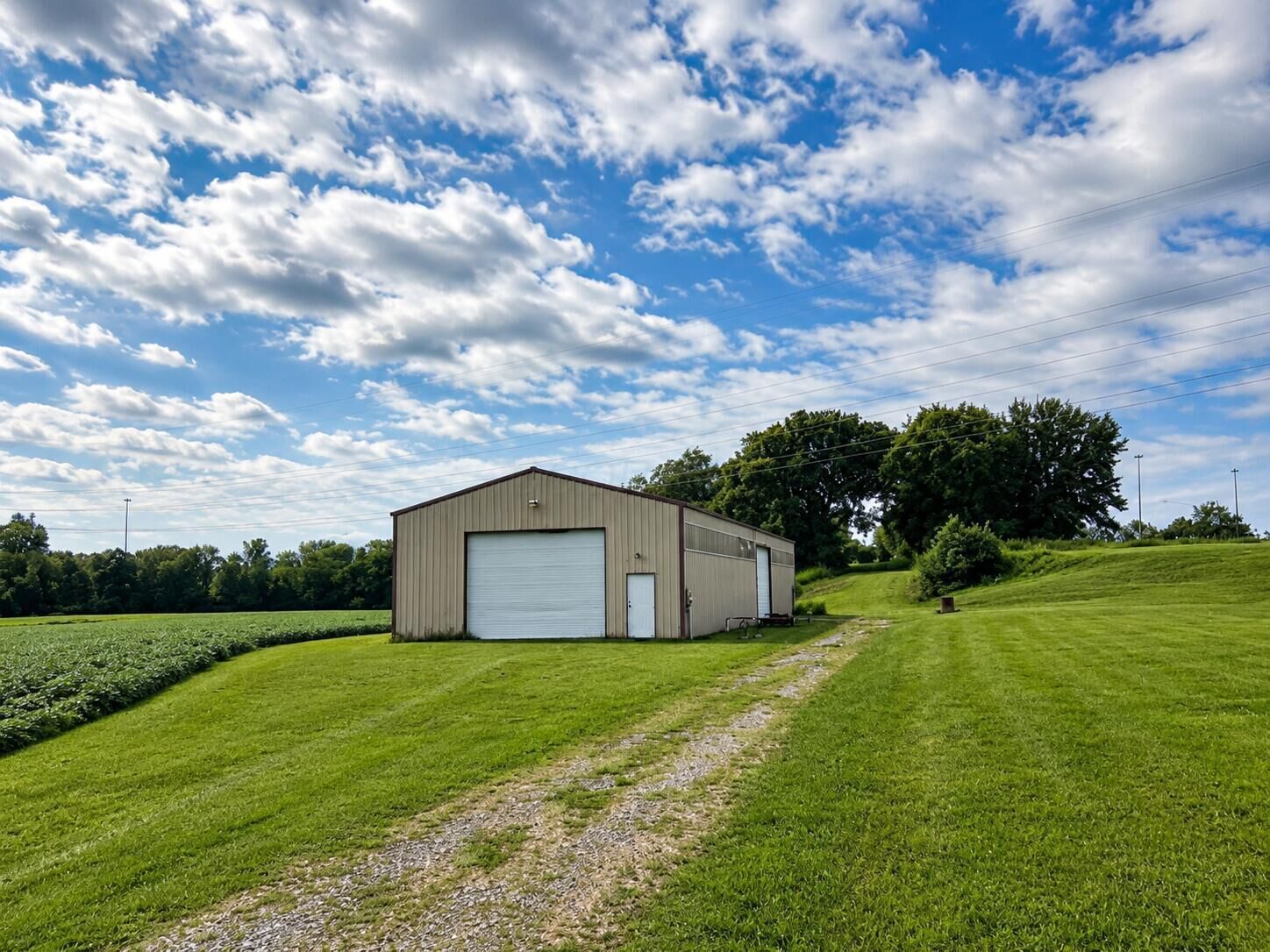 Property Photo: 4199 Winchester Pike OH 43232