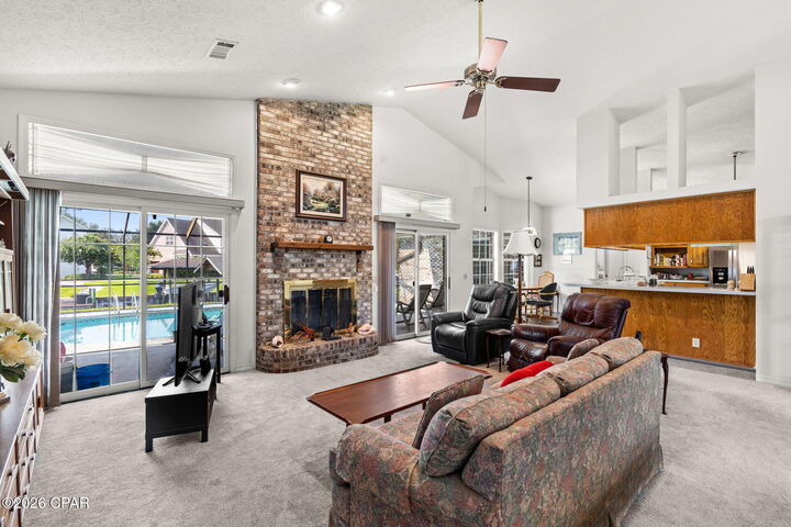 Property Photo:  116 Queens Circle  FL 32405 