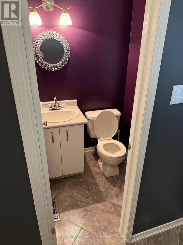 Property Photo:  10 Bassett Boulevard 115  ON L1N 9C6 