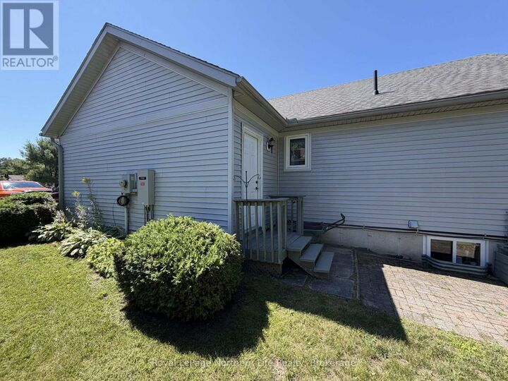 Property Photo:  2 Twigs End  ON P1P 1Z2 