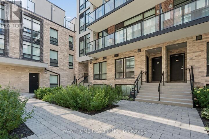 Property Photo: 861 Sheppard Avenue West 15 ON M3H 0E9