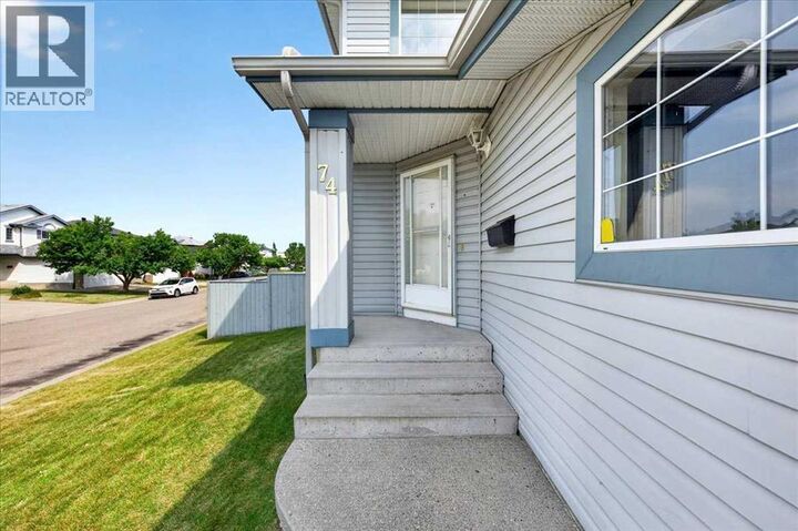 Property Photo:  74 Anaheim Gardens Northeast  AB T1Y 7C8 