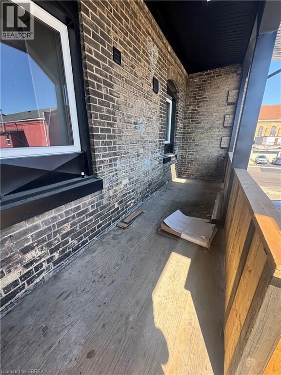Property Photo:  92 Alfred Street 4  ON N3S 5G2 