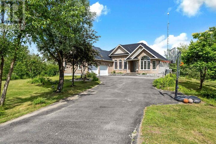 Property Photo: 11 Rideau Crossing Crescent ON K0G 1K0