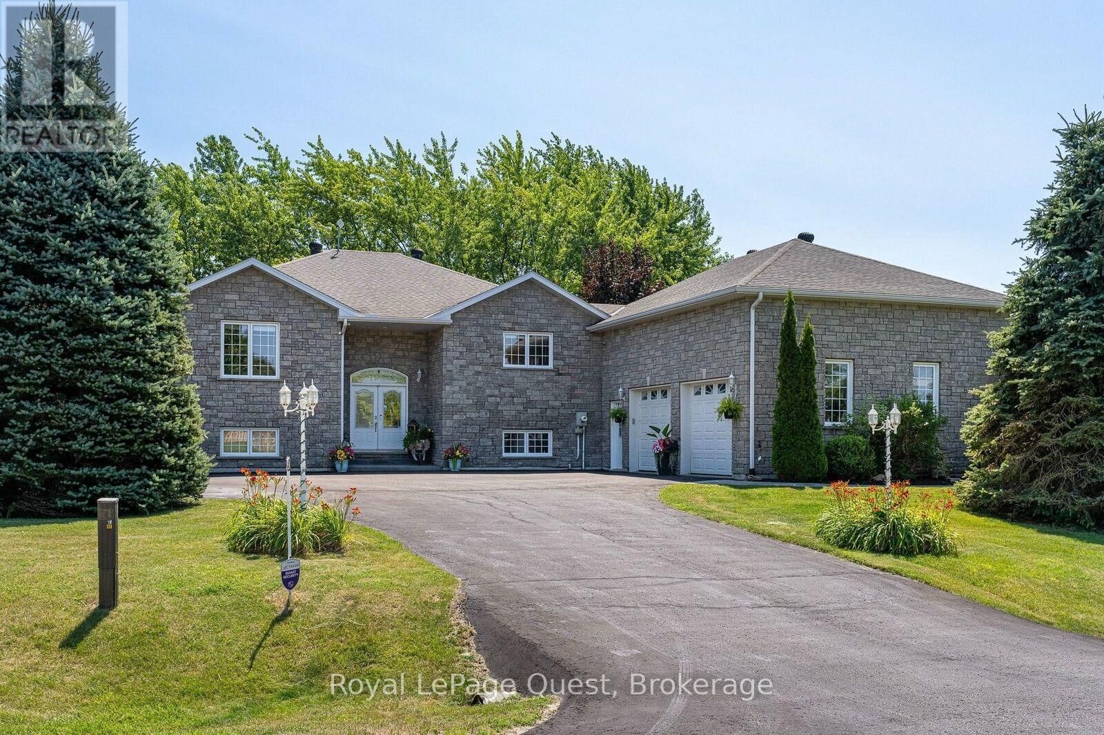 Property Photo: 20 Rue Eric ON L9M 0H1