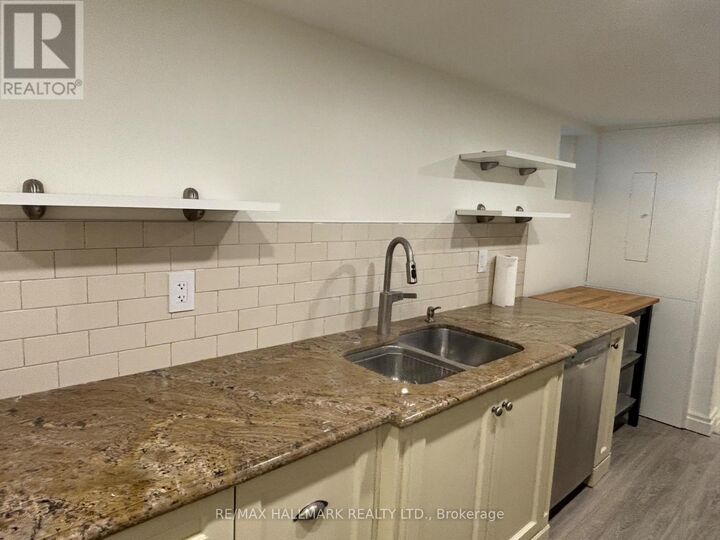 Property Photo:  3 Whitewood Road Lower  ON M4S 2X8 