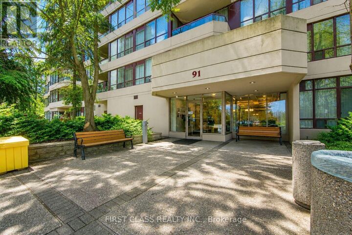 Property Photo: 91 Townsgate Drive 106 ON L4J 8E8