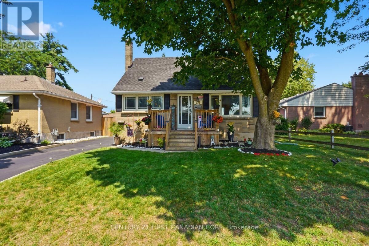 Property Photo: 28 Tweedsmuir Avenue ON N5W 1K5