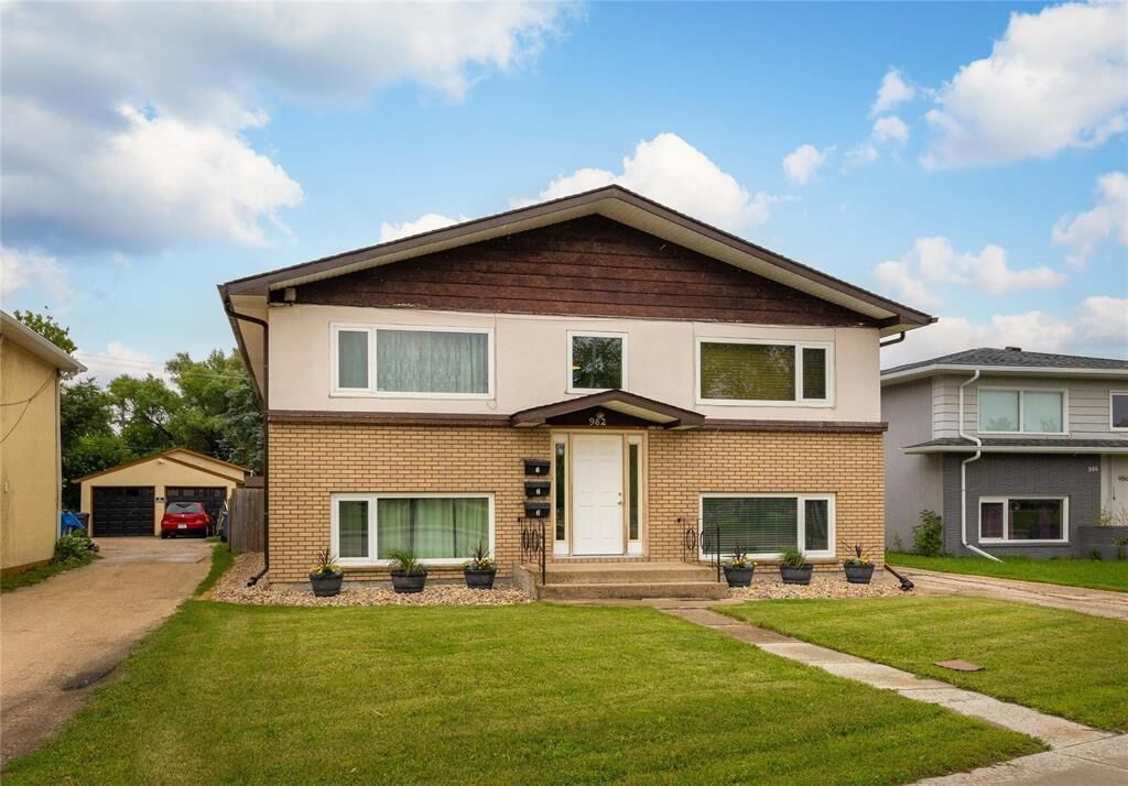 Property Photo: 982 Archibald Street MB R2J 0Z1