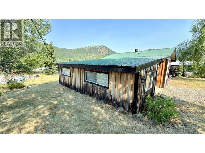 Property Photo: 425 Everette Avenue BC V0H 1J0