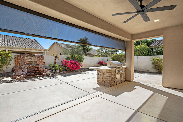 Property Photo:  40832 Calle Santa Cruz  CA 92203 