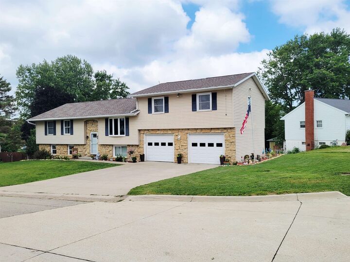 Property Photo: 5503 Northwood Court IA 52002