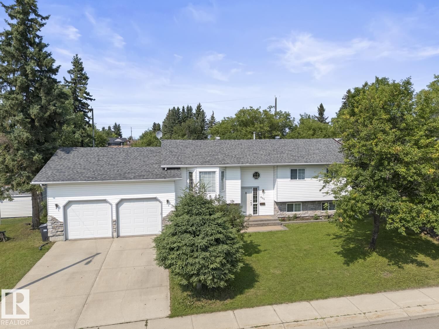 Property Photo: 812 12 Avenue AB T9M 1H6