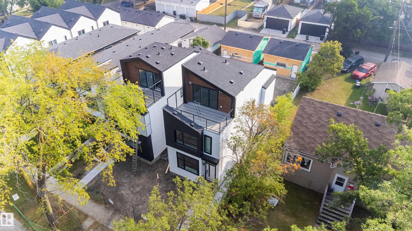 Property Photo:  12031 124 Street NW  AB T5L 0M8 