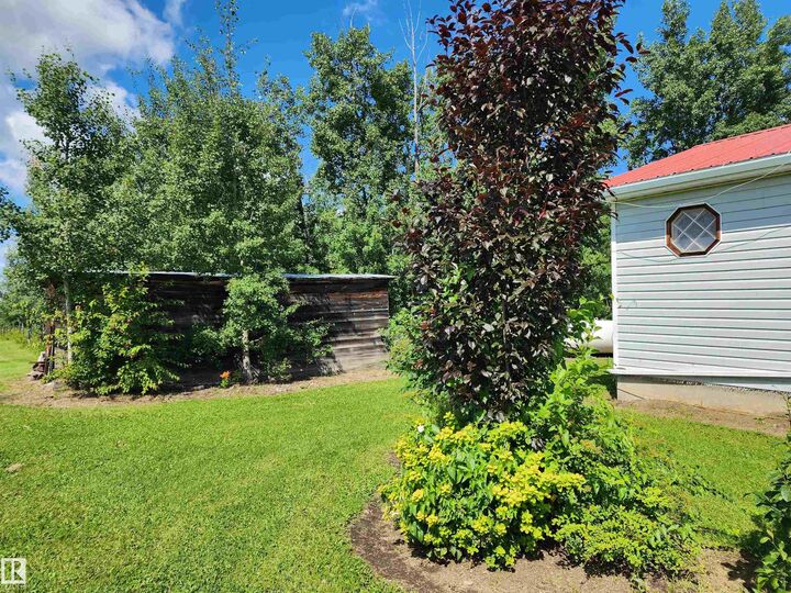 Property Photo:  56223 Rge Road 33  AB T0E 1A0 