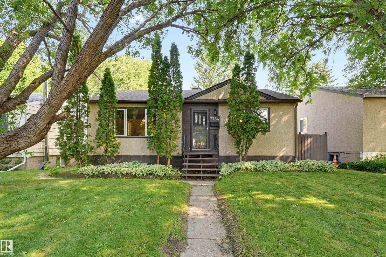 Property Photo:  7754 80 Avenue NW  AB T6C 0S4 
