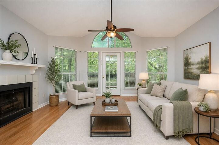 Property Photo: 915 Wentworth Court GA 30022