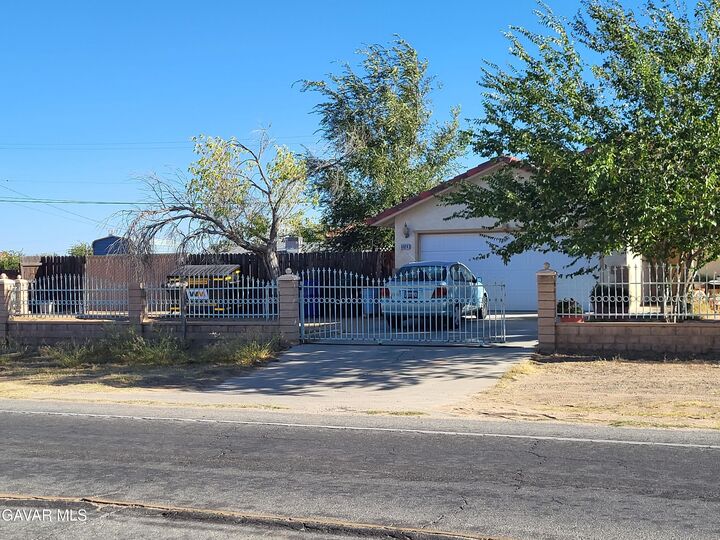 Property Photo: 8824 S Loop Boulevard CA 93505