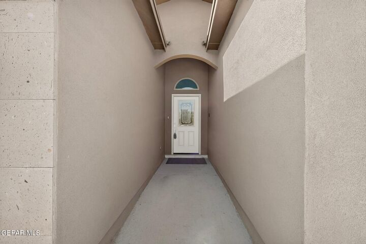 Property Photo: 968 Gulf Streams Avenue TX 79932