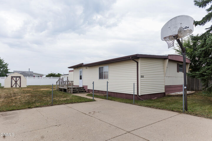 Property Photo:  1212 7th Avenue SE  ND 58554 