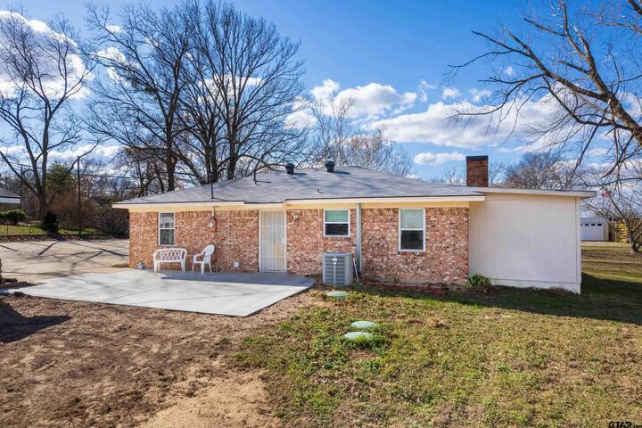 Property Photo: 2339 SW County Road 3110 TX 75457