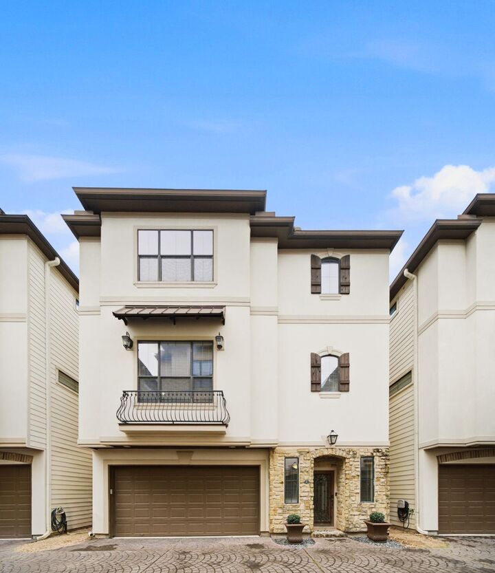 Property Photo: 5950 Kiam Street E TX 77007