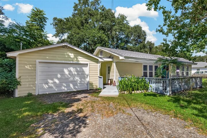 Property Photo:  3315 Walsh Street  TX 77518 