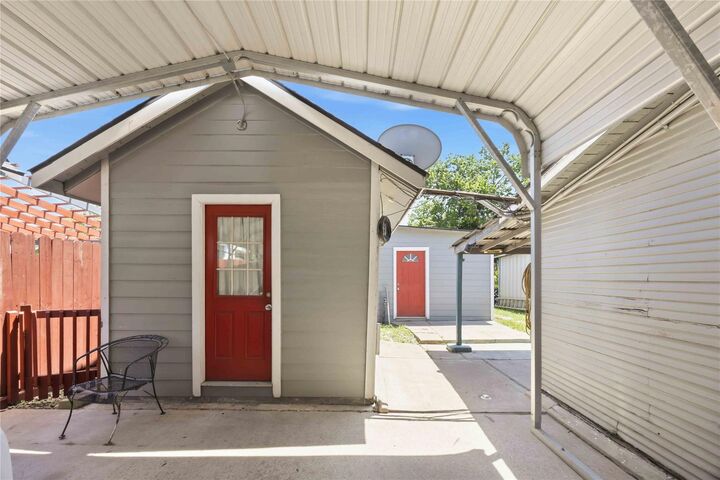 Property Photo:  9430 E Avenue K A  TX 77012 