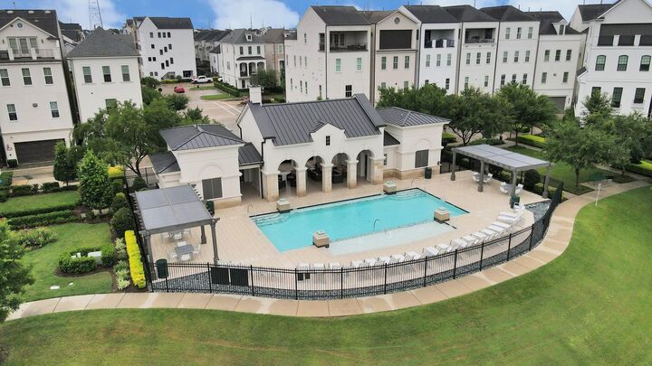 Property Photo: 852 Dunleigh Meadows Lane TX 77055