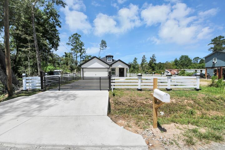 Property Photo: 14574 Half Circle Street TX 77372