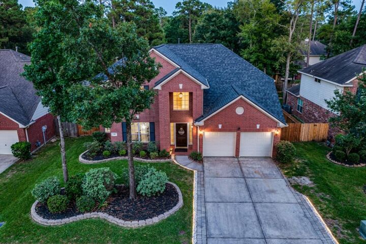 Property Photo:  119 N Westwinds Circle  TX 77382 