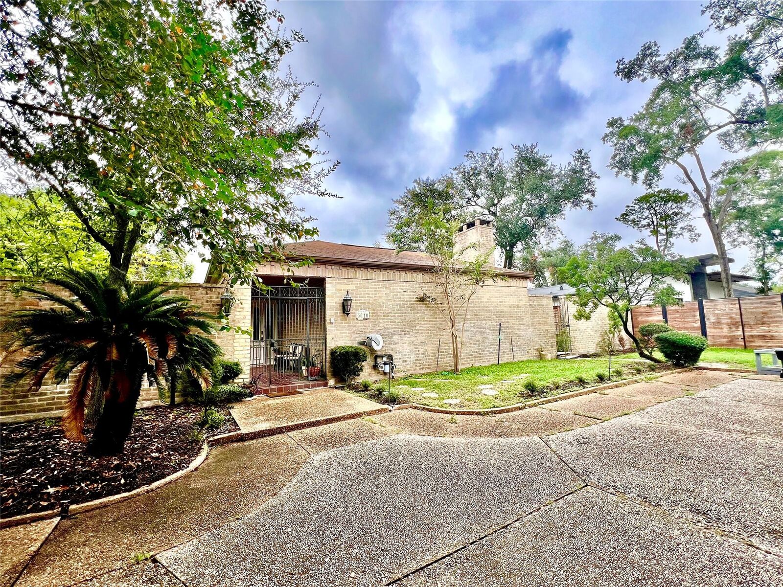 Property Photo:  5610 Woodway Drive  TX 77056 