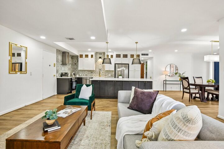Property Photo:  2829 Timmons Lane 211  TX 77027 