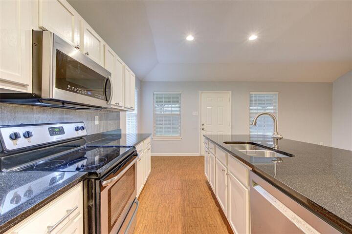 Property Photo: 503 W Linney Street TX 77535
