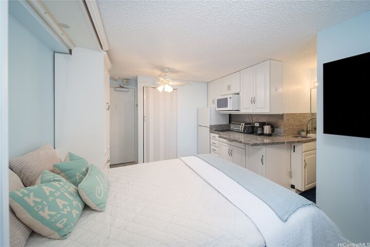 Property Photo: 2463 Kuhio Avenue 504 HI 96815