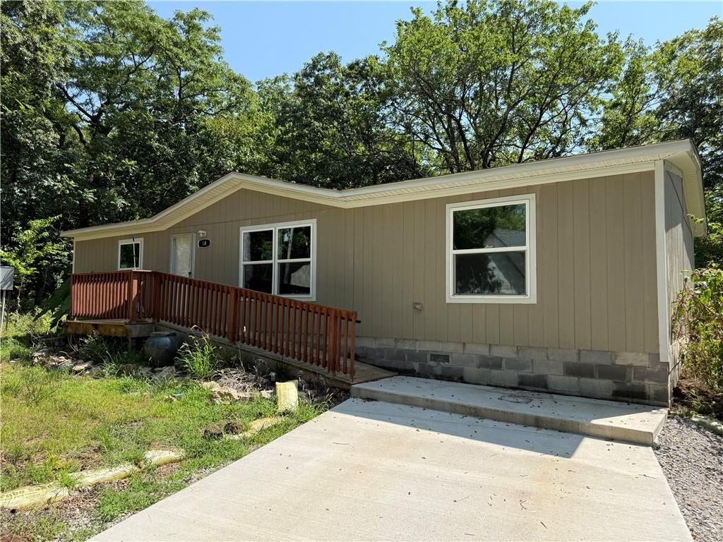 Property Photo:  14 Live Oak Court  KS 66040 